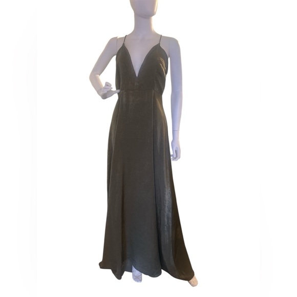 PRETTYLITTLETHING
Beccie Khaki Extreme Split
Strappy Back Maxi Dress - Picture 8 of 12